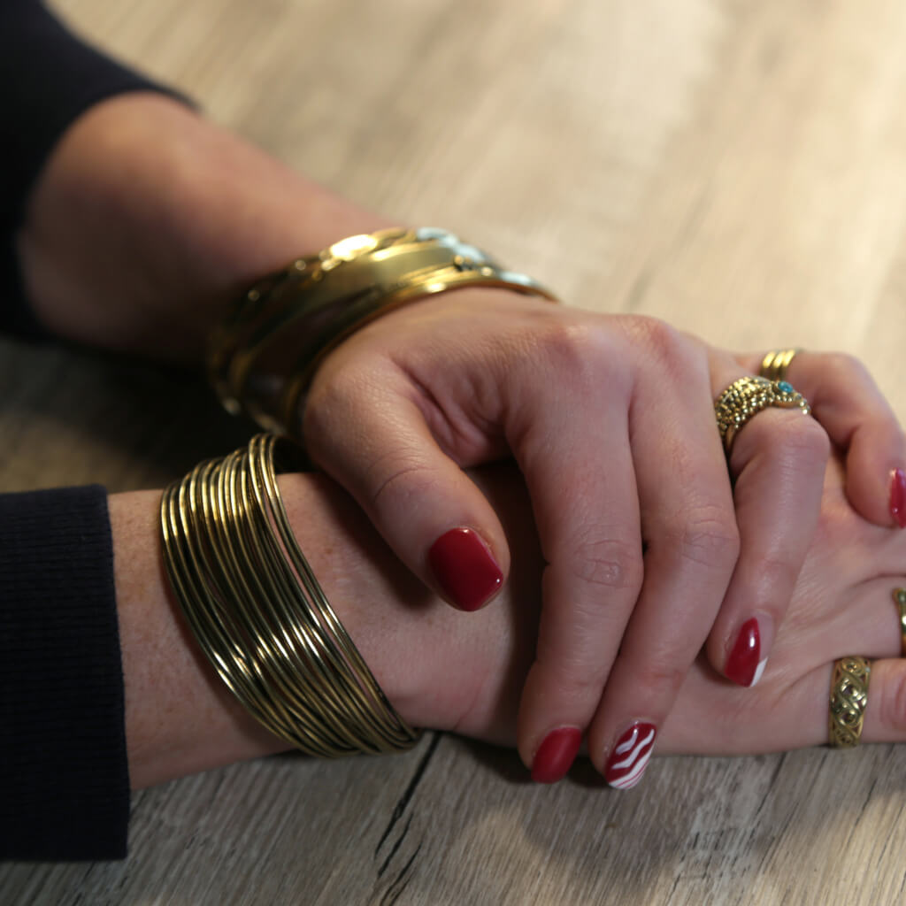 Boho Hippie-Schmuck in goldfarben mit Armreifen