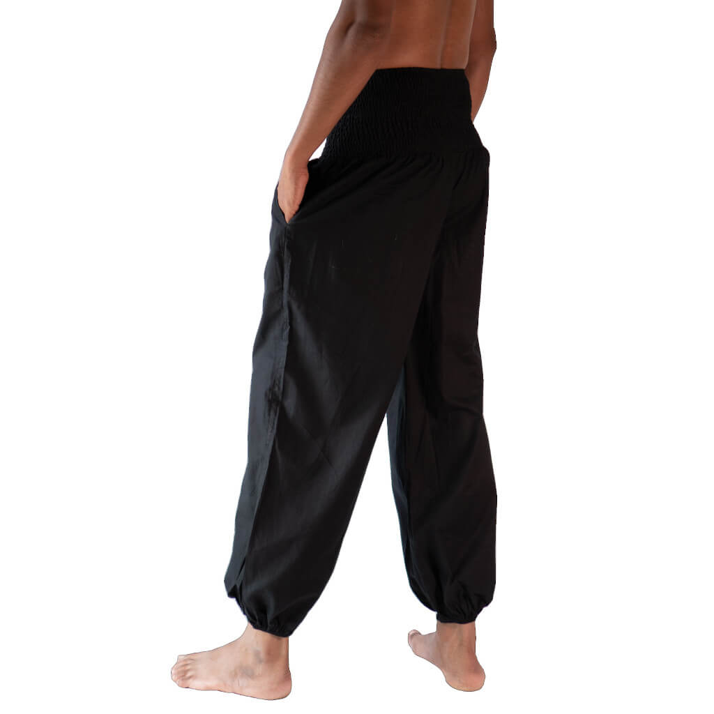 Maennerhose aus Baumwolle mit elastischen, gesmokten Bund