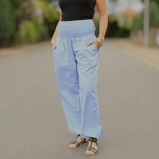 Damenhose aus Baumwolle in hellblau