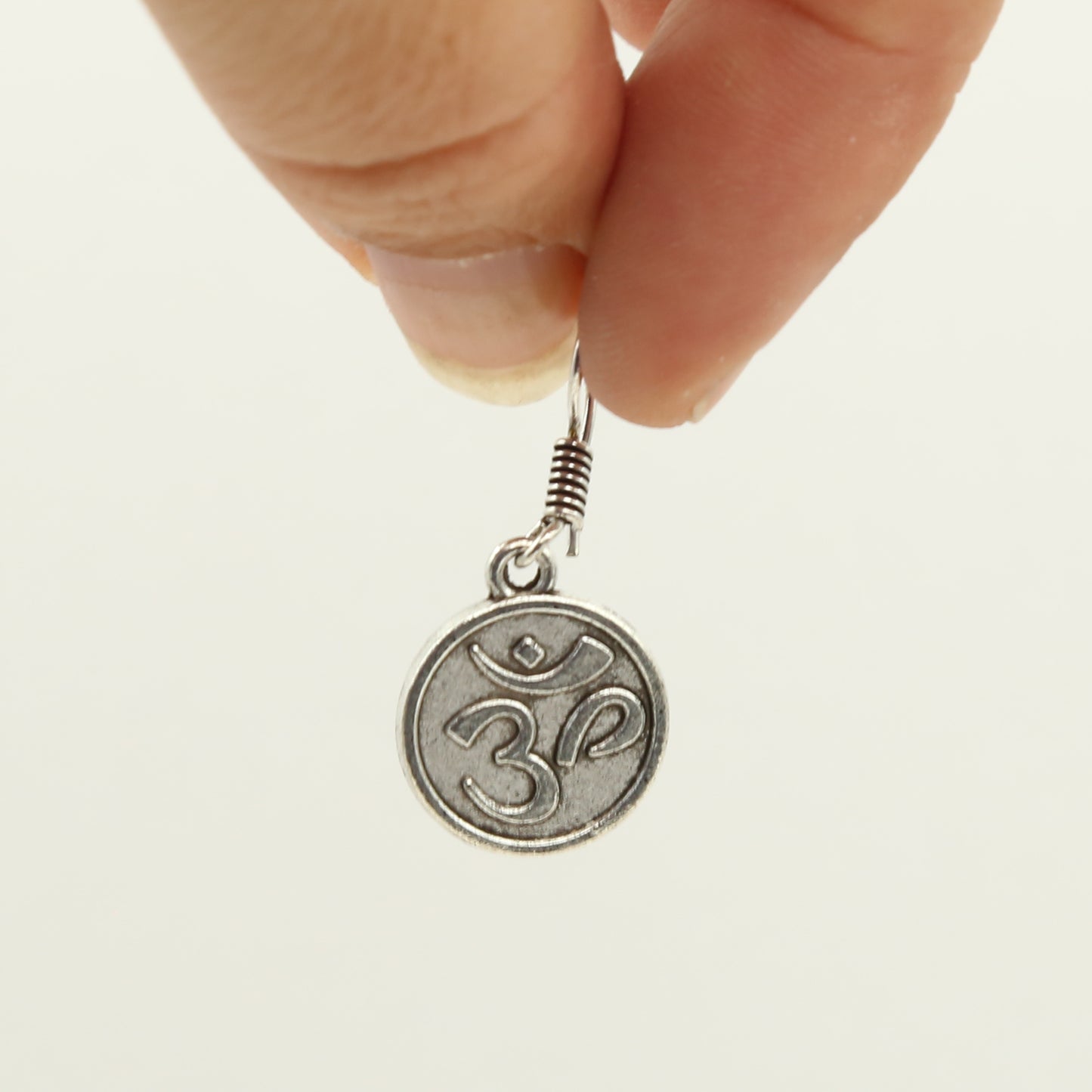 OM Ohrringe aus Messing